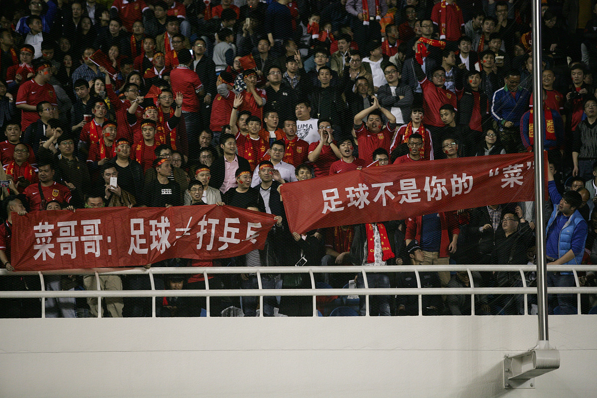 国内足球豪强击败对手，取得连胜